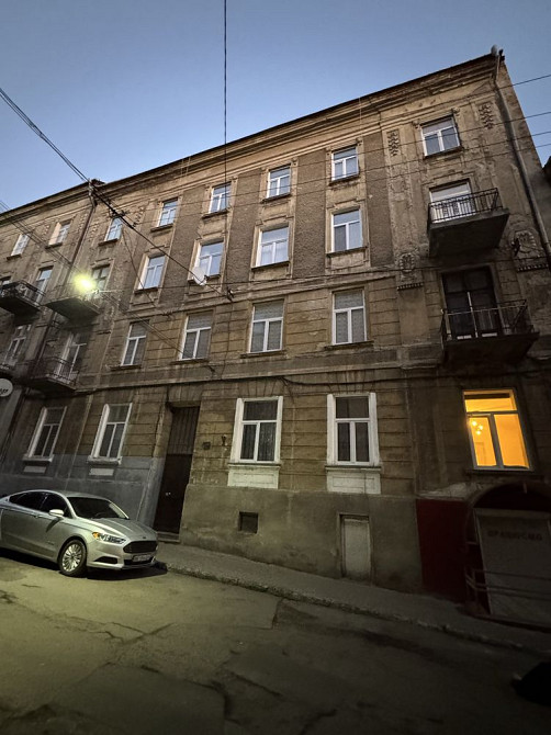 Продаж 3 кімнатної квартири центр вул. Першотравнева Чернівці - зображення 1