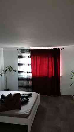 Я хозяйка, сдам 2х комн Таирова.
90кв м.  
Новая, чистая, первая сдача Одесса