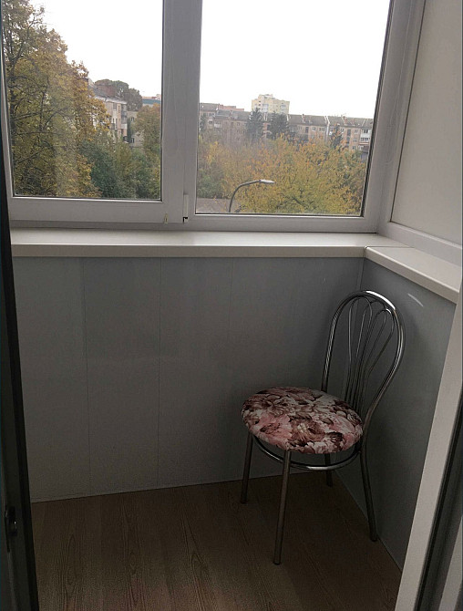 Простора двох кімнатна студія в самому центрі міста Ровно - изображение 3