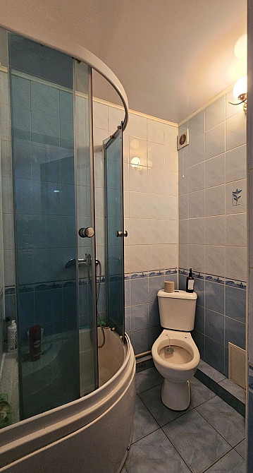 Здам кімнатну з санвузлом  та балконом  на мікрорайоні р- н Сільпо Кам`янець-Подільський - зображення 1