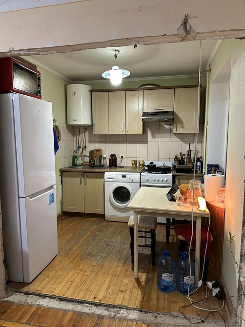 Продається 2-кімнатна квартира в хорошому районі Черновцы - изображение 1