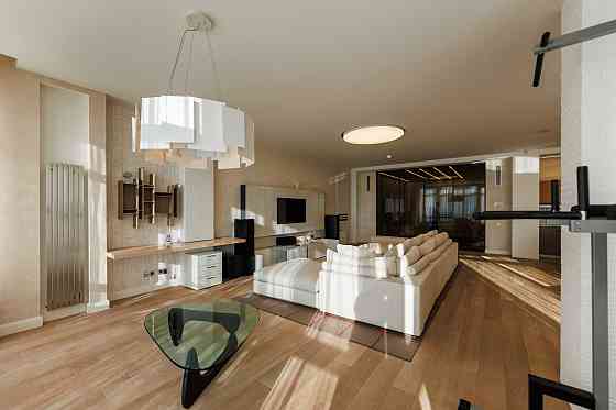 Продам 3-к(208м2)з дизайнерським ремонтом на Грушевского 9а Киев