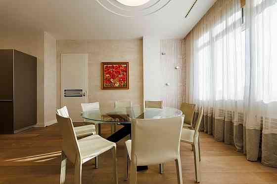 Продам 3-к(208м2)з дизайнерським ремонтом на Грушевского 9а Киев