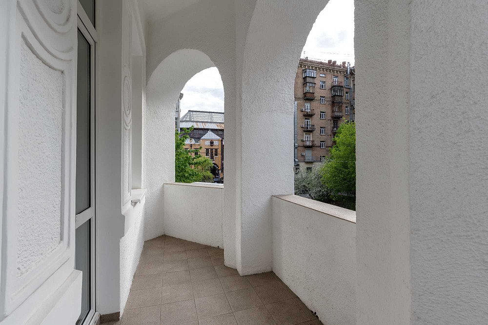 Центр Чарівна кв-ра з ремон.+паркомісце Хрещатик Бессарабська пл БЕЗ % Киев - изображение 1