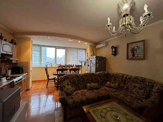 Продажа 4к.квартири біля метро,вул.Братства Тарасівців(Декабристів) Киев