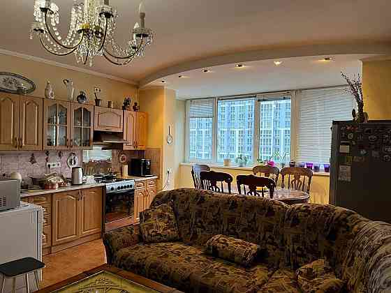 Продажа 4к.квартири біля метро,вул.Братства Тарасівців(Декабристів) Киев