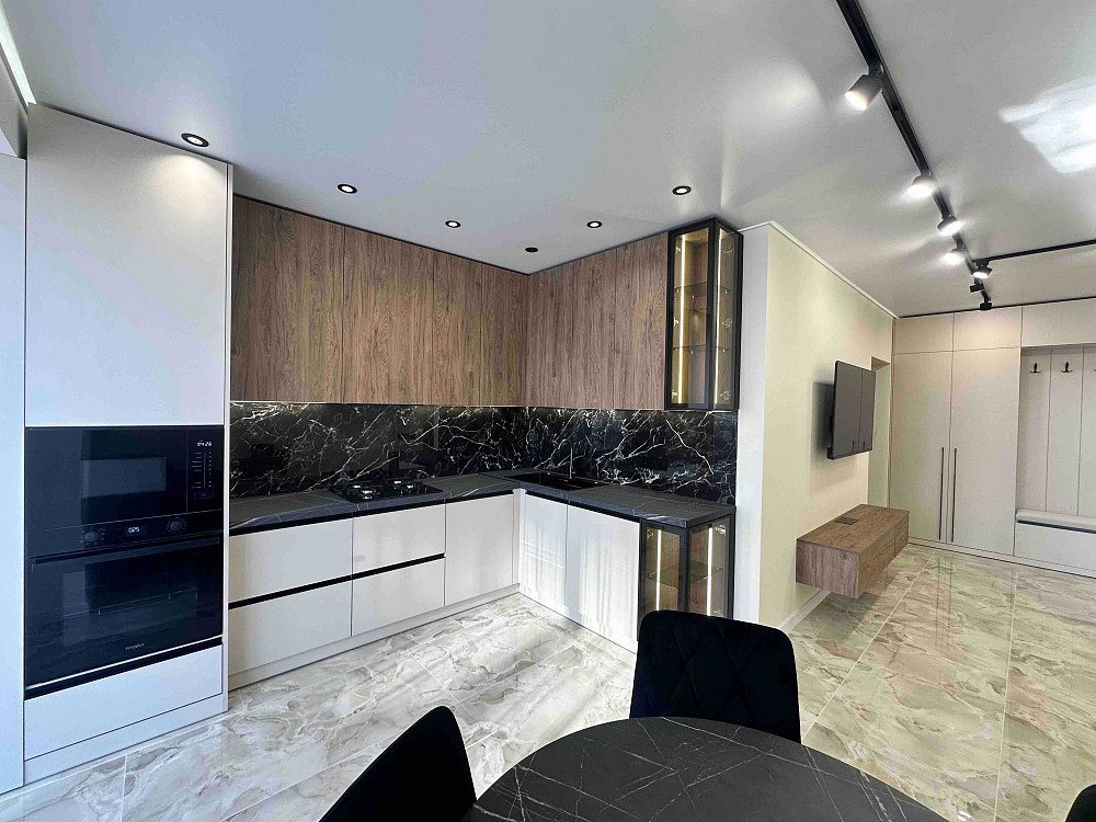 Продам 2 кімнатну квартиру з шикарним плануванням в Центрі міста. Ивано-Франковск - изображение 1