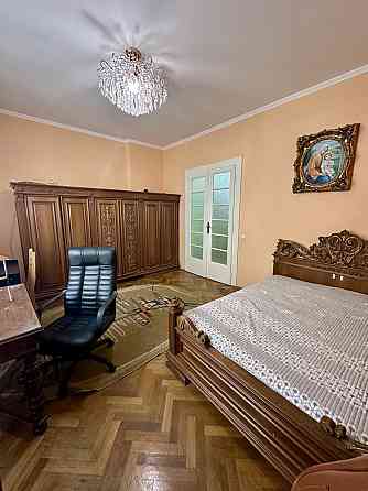 Здається квартира біля Сорбони 2 хв до Унівеситету Черновцы