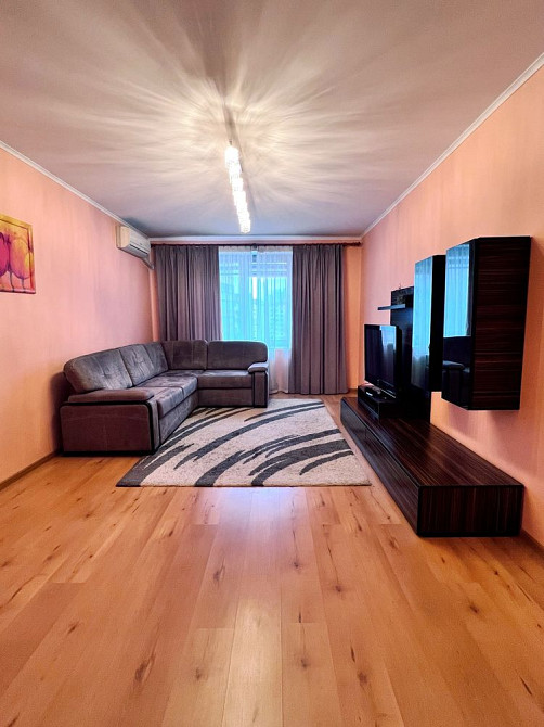 Оренда Просторої 1 кім-квартири 55 кв.м. Драгоманова 1А Київ - зображення 1