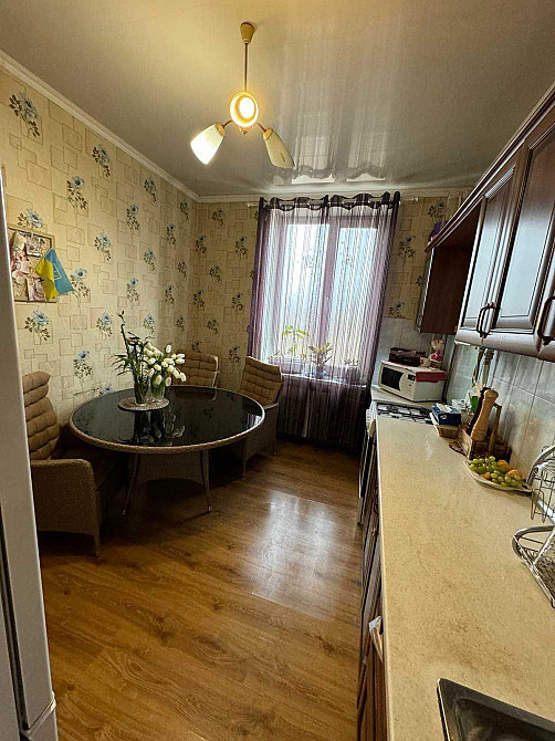 Простора 2-кімнатна "сталінка" в районі зупинки "Пруди" Кривой Рог - изображение 7