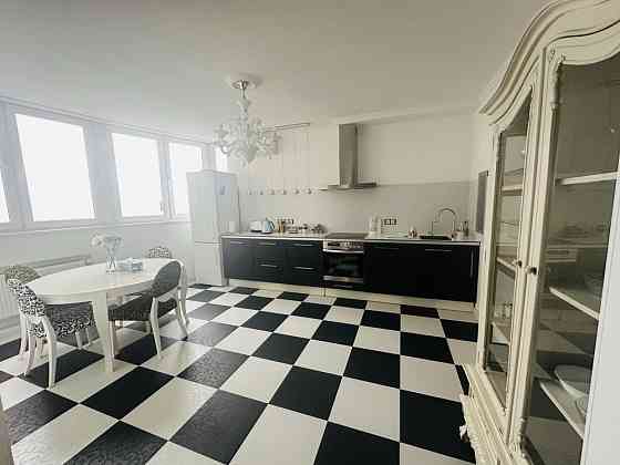 Простора 3-х кімнатна квартира Київ