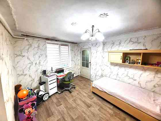 Продам 2х комн. квартиру на ул. Пастера, АГВ, гараж, палисадник Одеса