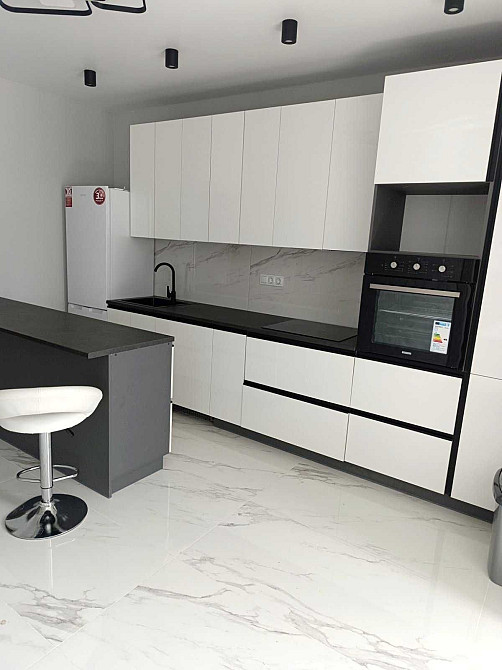 Сдается 1 ком, Евро Ремонт! Кухня студия и Спальня! Новый дом! Черноморск - изображение 1