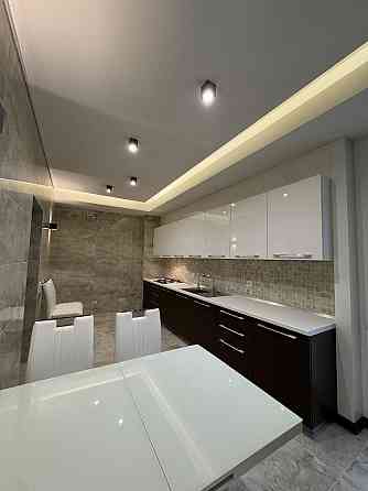 Оренда розкішної квартири в центрі міста з паркомісцем Ровно