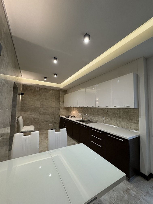 Оренда розкішної квартири в центрі міста з паркомісцем Рівне - зображення 2