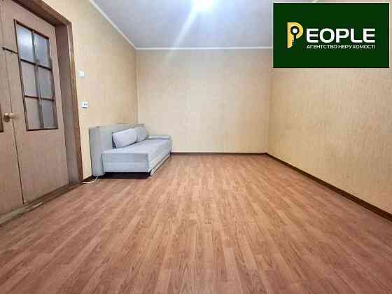 Продам велику видову трикімнатну квартиру на Позняках Київ