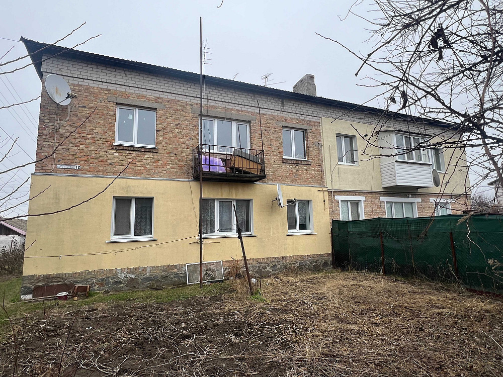 Продається 3 кім. квартира в селищі Баришівка 50м2, утеплена Баришівка - зображення 1