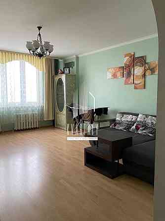 Продаж видової 3-к квартири Срібнокільська, 22 Київ
