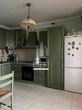 Продаж видової 3-к квартири Срібнокільська, 22 Київ