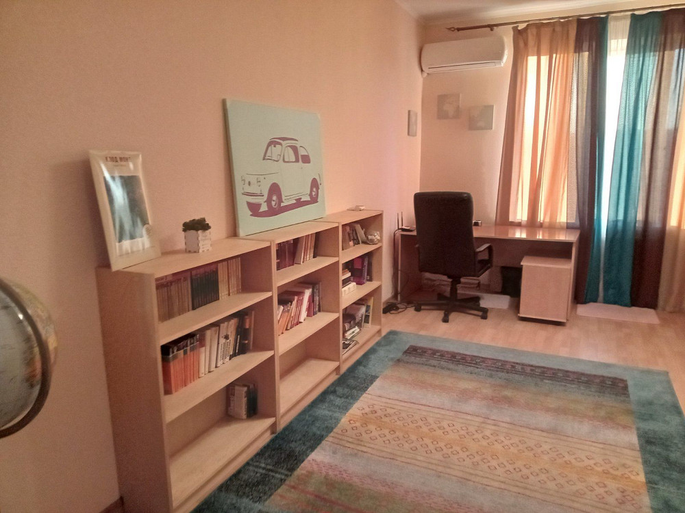 Здається в центрі міста на набережній. Мукачево - зображення 8