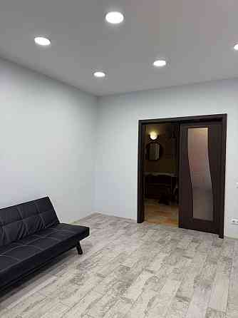 Продаж 2 кімнатноі вул Ахматовоі Анни 13 Г ( 2 поверх)метро»Позняки» Київ