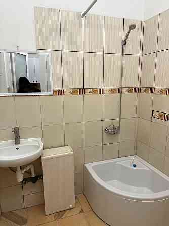 3 км вул.Зелена,окко,Особняк 1/2,паркінг,ц. 13000  грн Львів