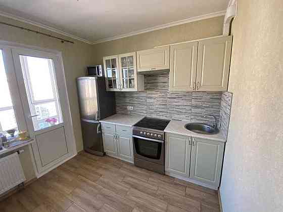 1 к. Гмирі 16, ЖК "Патріотика" м. Позняки 10 хв. пішки. Київ