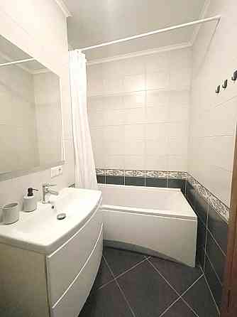 Простора 1 кімнатна новобудова в парковій зоні Черновцы