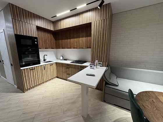 Трикімнатна з дизайнерським в новому будинку. Всі програми -так! Ірпінь