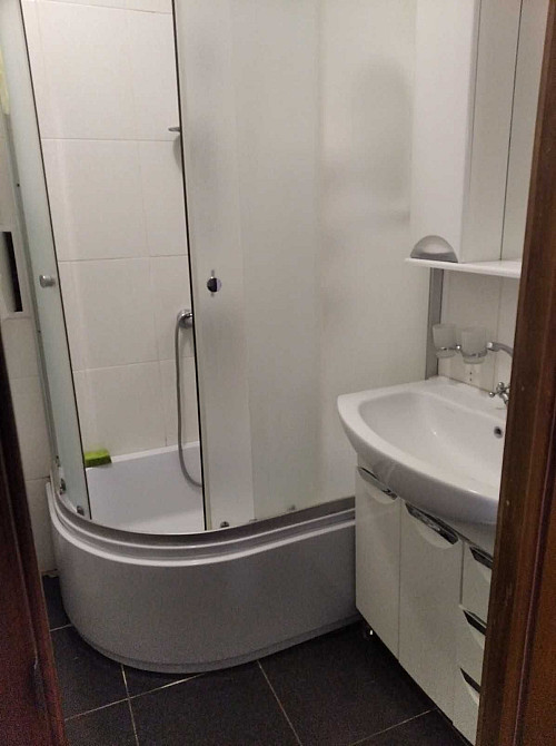 Продається простора трикімнатна квартира з євроремонтом у центрі міста Изюм - изображение 8