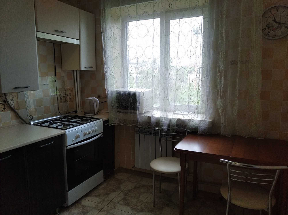 Продається простора трикімнатна квартира з євроремонтом у центрі міста Изюм - изображение 5