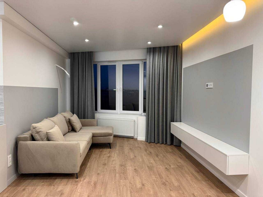 Продам сучасну простору  2 кімнатну квартиру з терасою. Ровно - изображение 1