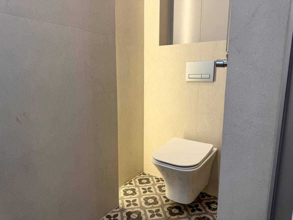 Продам сучасну простору  2 кімнатну квартиру з терасою. Ровно - изображение 8