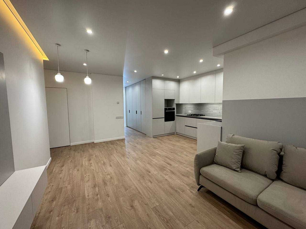 Продам сучасну простору  2 кімнатну квартиру з терасою. Ровно - изображение 3