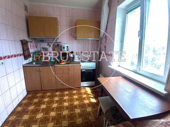 Продам 1 к вул.Бальзака 63 Троещина Киев