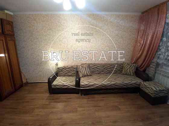 Продам 1 к вул.Бальзака 63 Троещина Киев