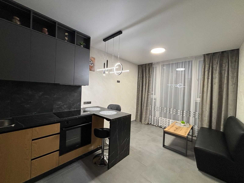 Продам 3 комнатную квартиру 70м2 Ремонт. Кухня студия 65500$ Одесса - изображение 1