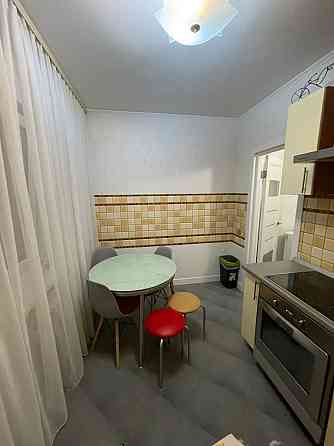 Оренда 2к квартира 52квм Мілютенка 25 Київ