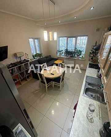 В продаже  1  квартира, с ремонтом и  со своим двориком. Одеса