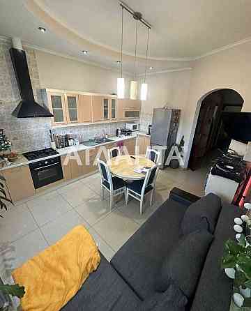 В продаже  1  квартира, с ремонтом и  со своим двориком. Одеса