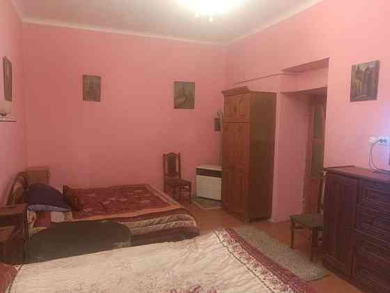 Львів оренда квартири в центрі вр оперного на 1 поверсі Львів