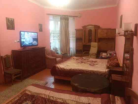 Львів оренда квартири в центрі вр оперного на 1 поверсі Львів