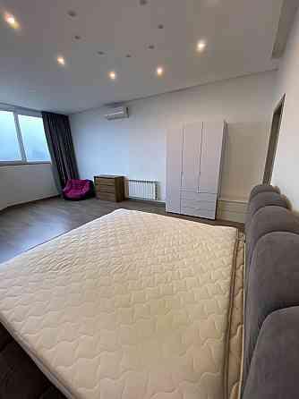 Оренда трикімнатної роздільної квартири в ЖК Soho ГЕНЕРАТОР біля метро Київ