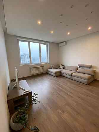 Оренда трикімнатної роздільної квартири в ЖК Soho ГЕНЕРАТОР біля метро Київ