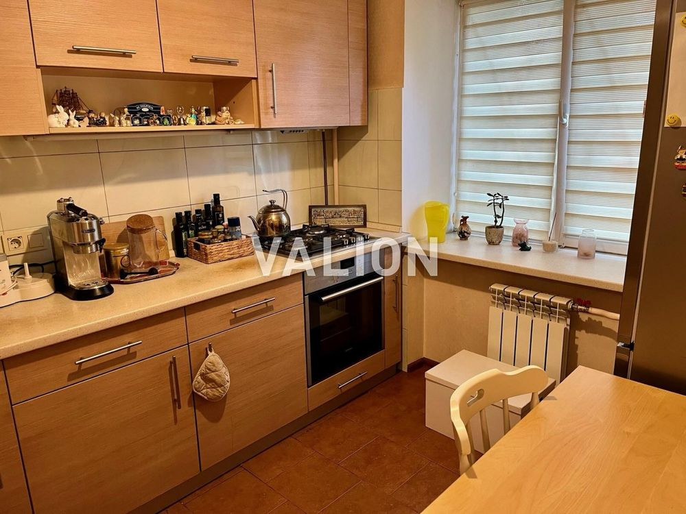 Продажа 2 комн.  48кв. м. Ул Введенская  Подол Киев - изображение 1