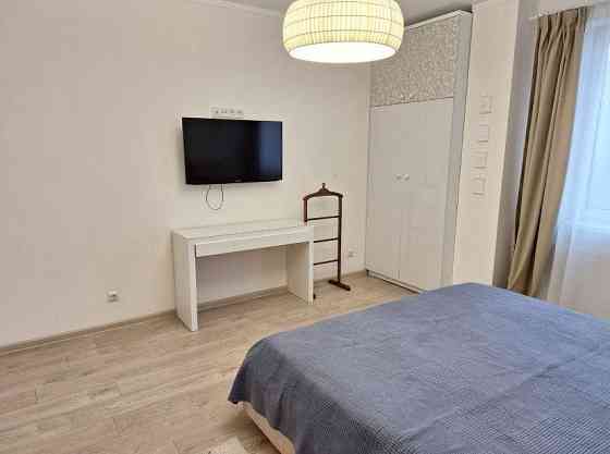 Оренда просторої двокімнатної квартири Вокзальна Липківського 18 Київ