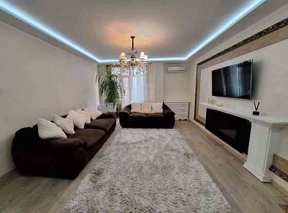 Оренда просторої двокімнатної квартири Вокзальна Липківського 18 Київ