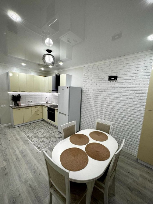 Продаж 1-к квартири в ЖК На Щасливому,2-й поверх,затишна. Ровно - изображение 1