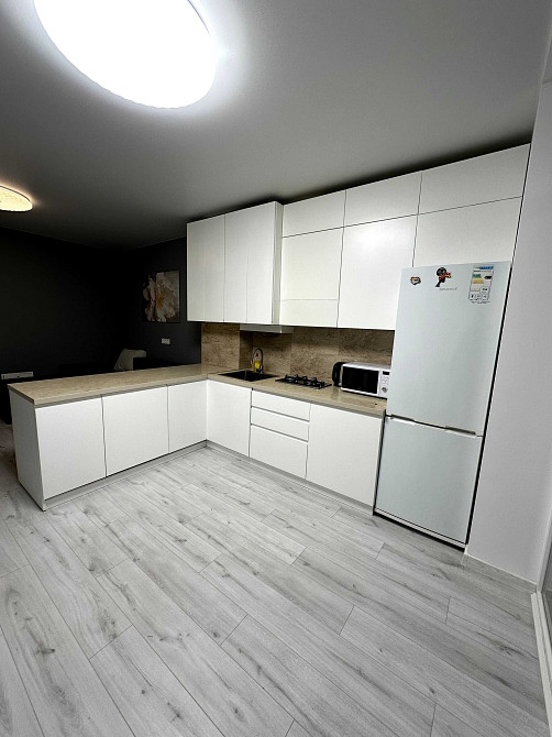 Оренда однокімнатної квартири+кухня студія в ЖК "Хвиля", Брюховичі. Брюховичи - изображение 1