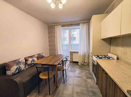 З диваном, ліжком та балконом 1 кім  в ЖК Київський маєток Софиевская Борщаговка